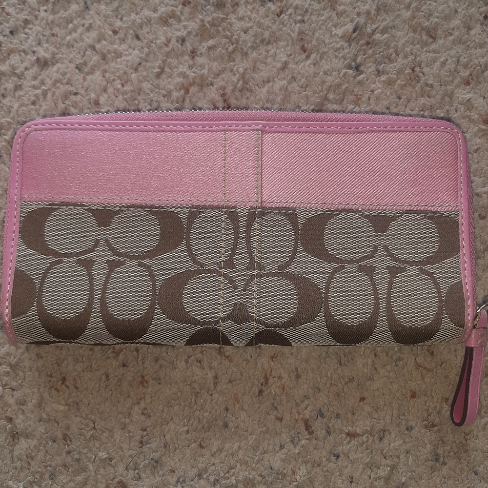 Coach Wallet - Picture 5 of 8